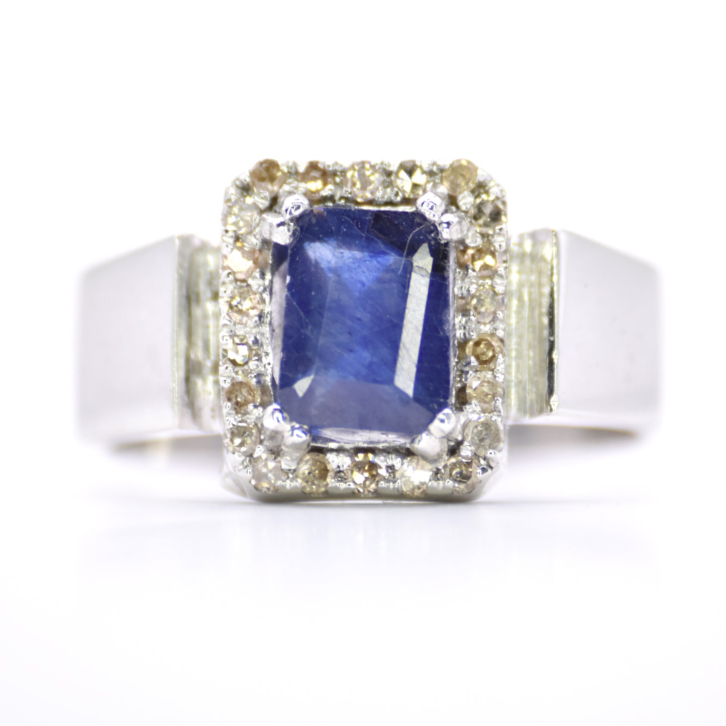 0.34 cts Natural Diamond - Sapphire 2.40cts. Rectangle Geometry
