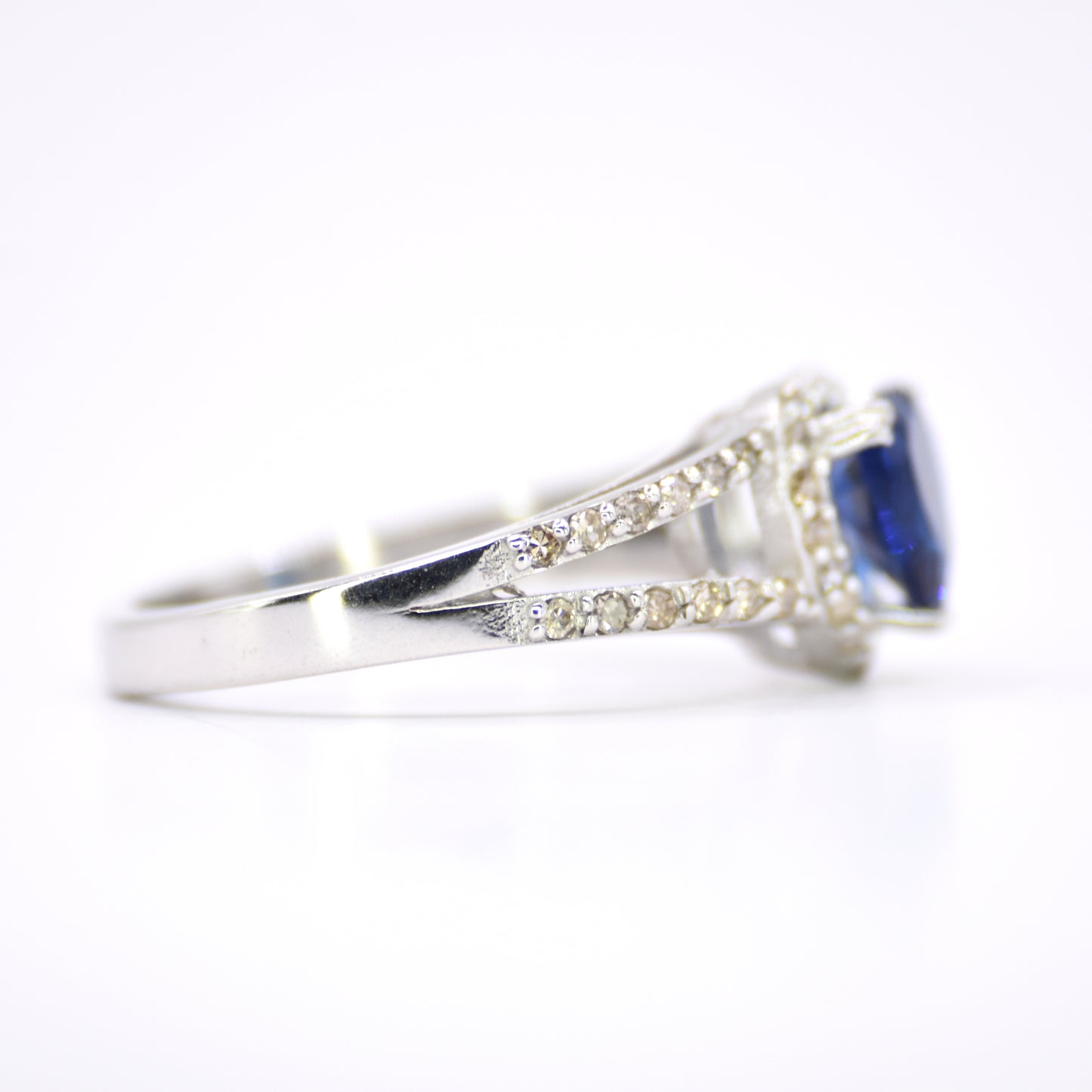 0.84 cts Natural Diamond - 2 cts Blue Quartz