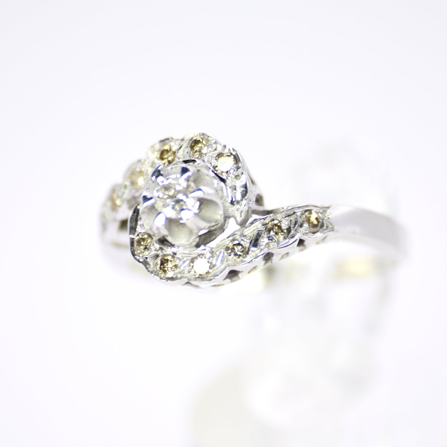 0.30 cts Natural Diamond Swirling Flower