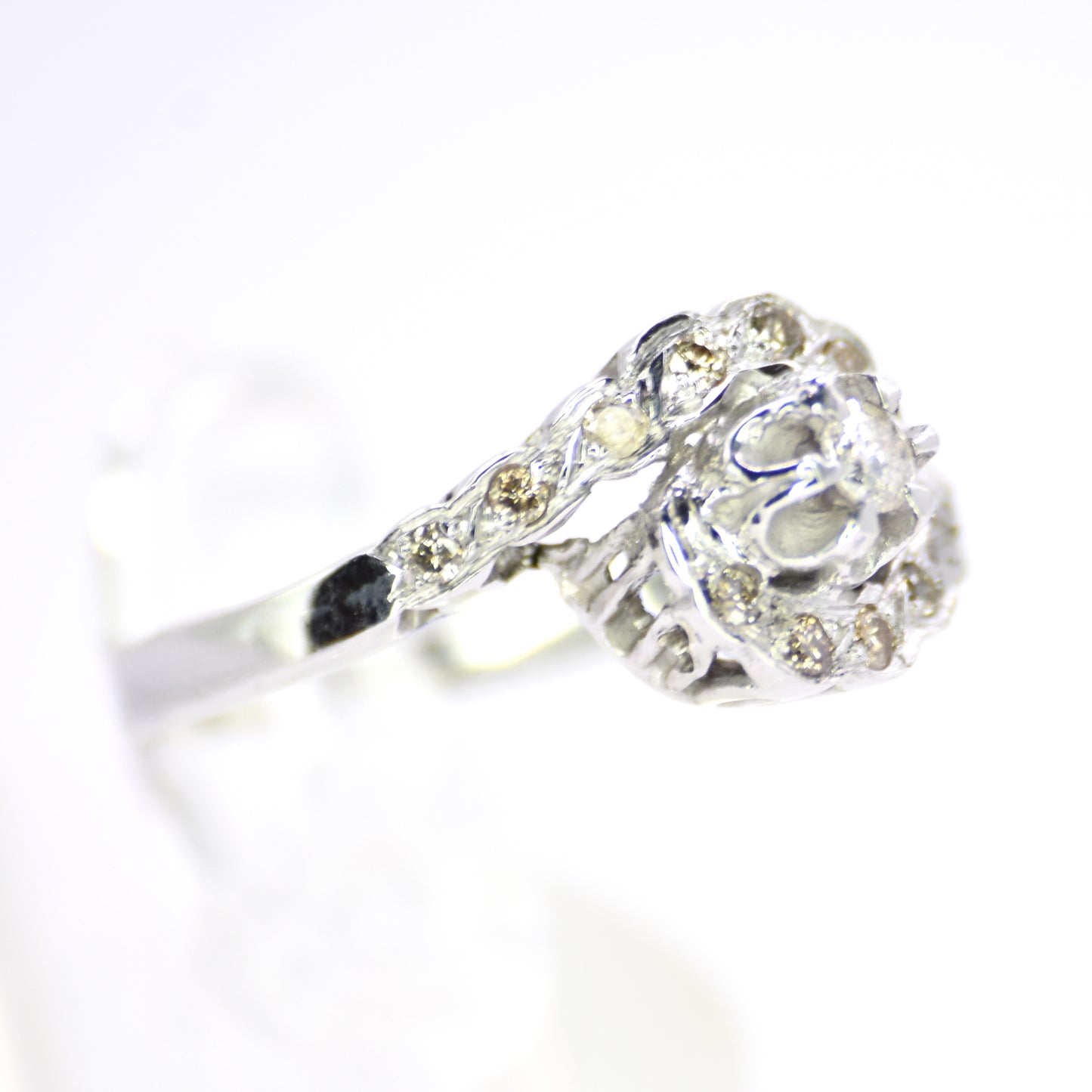 0.30 cts Natural Diamond Swirling Flower