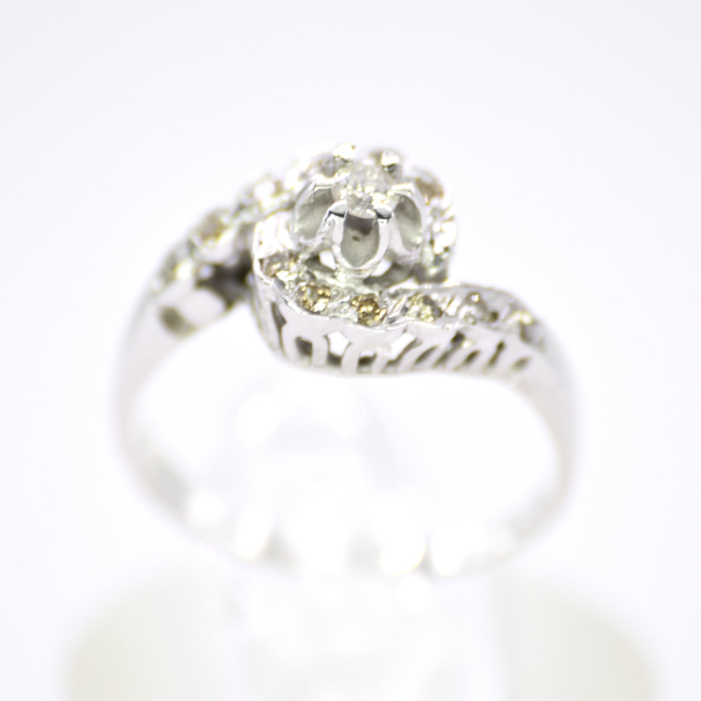 0.30 cts Natural Diamond Swirling Flower