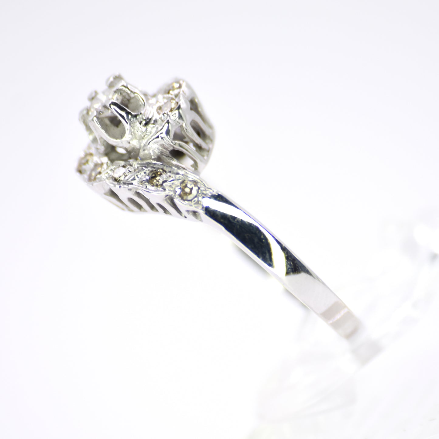 0.30 cts Natural Diamond Swirling Flower