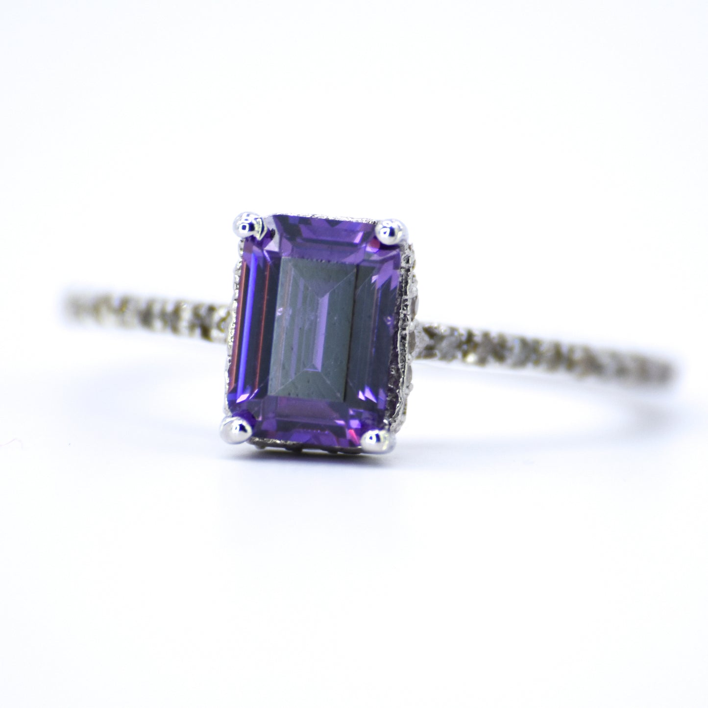 0.90 cts Natural Diamond - Baguette Amethyst 2cts. - Platinium