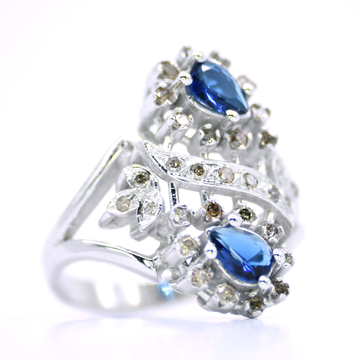 0.77 cts Natural Diamond - Blue Quartz 2cts. - Platinium 5.33gr