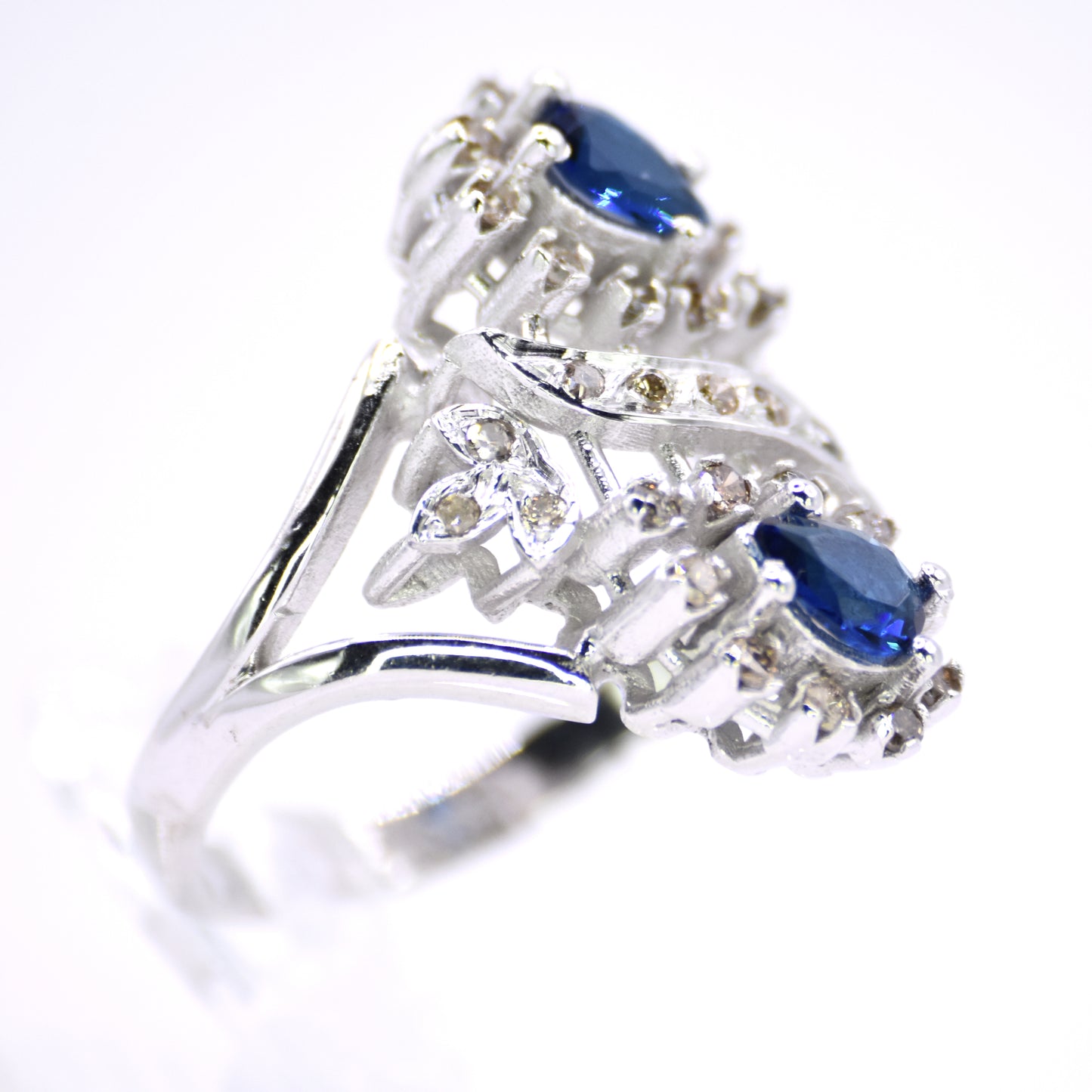 0.77 cts Natural Diamond - Blue Quartz 2cts. - Platinium 5.33gr