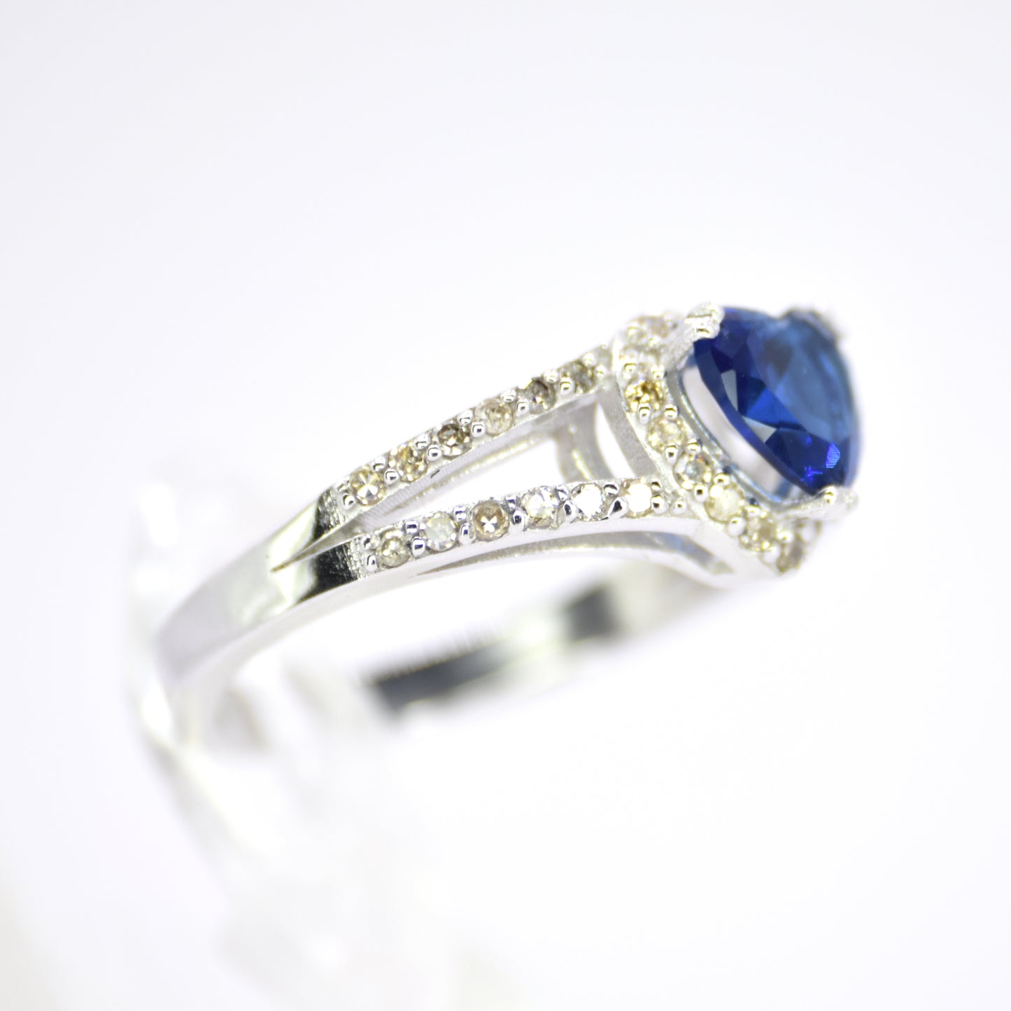 0.84 cts Natural Diamond - 2 cts Blue Quartz